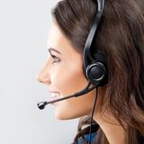 Eine freundliche Frau im Kundenservice. Öffnungszeiten Service.