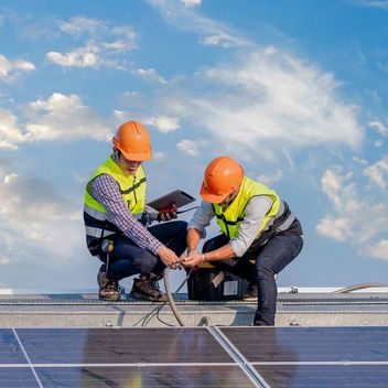 Montage einer Solaranlage, SWS Netze.